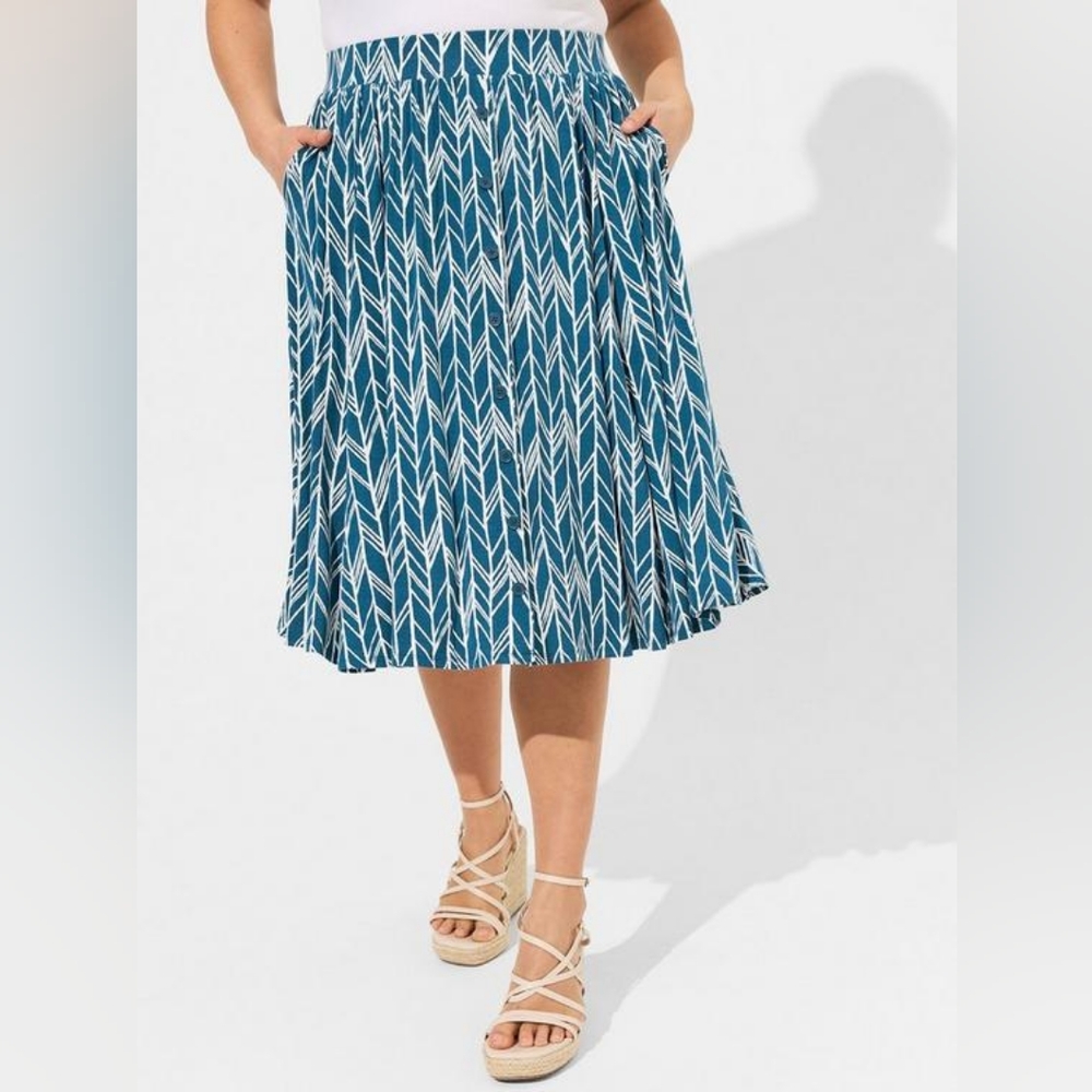 Torrid Midi Super Soft Button-Front Skirt, Blue Stripe Print, Size 3